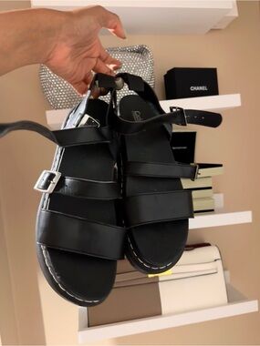 Catherine Malandrino Black Leather Strappy Buckle Sandals